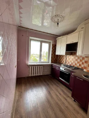 Продається 2-кімнатна квартира, Середня