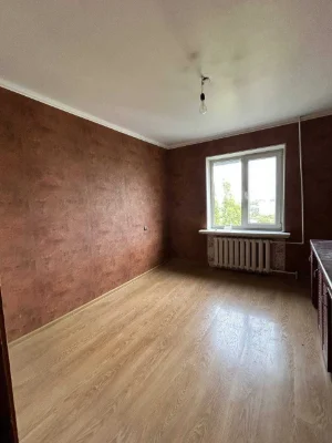 Продається 2-кімнатна квартира, Середня