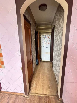 Продається 2-кімнатна квартира, Середня