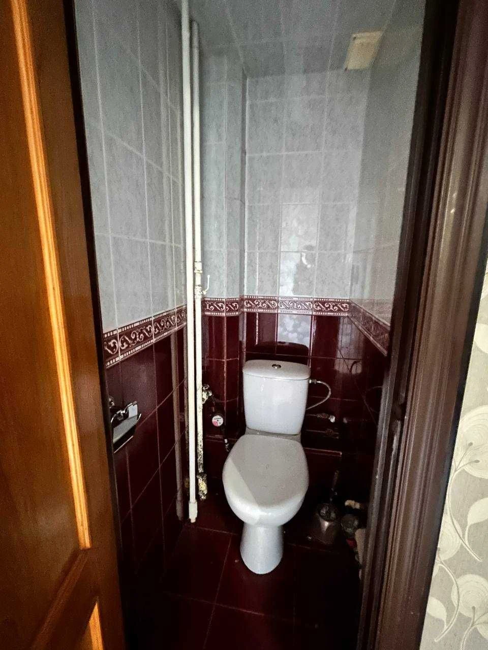 Продається 2-кімнатна квартира, Середня
