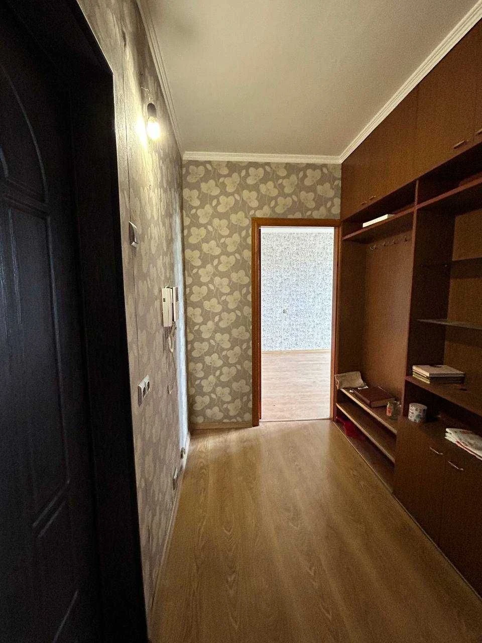 Продається 2-кімнатна квартира, Середня