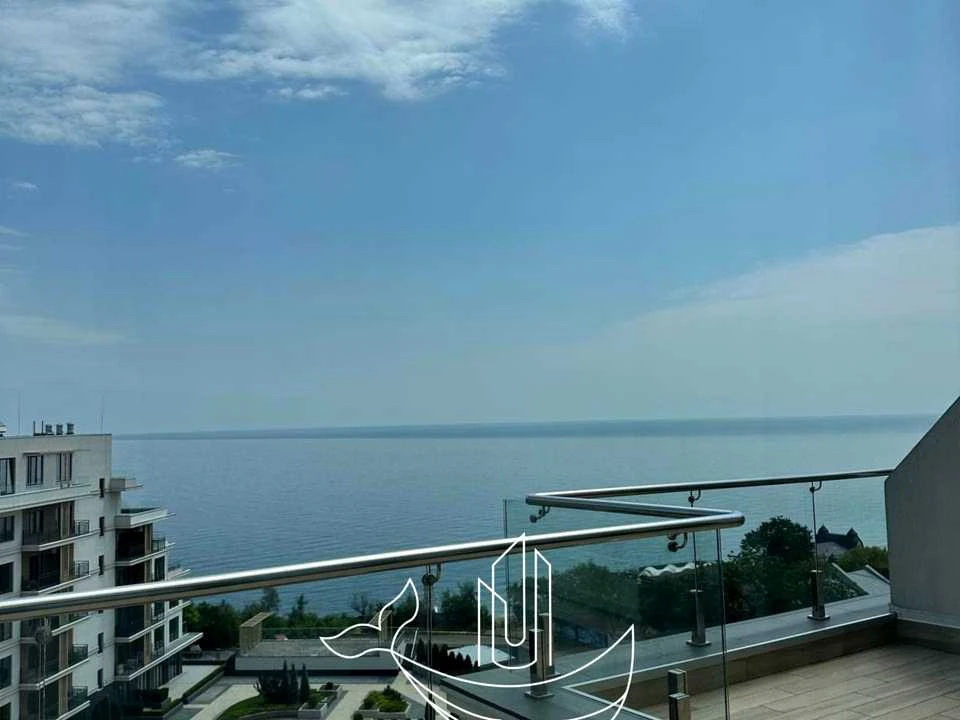 Apartment. Odessa, Mayachny Prospect