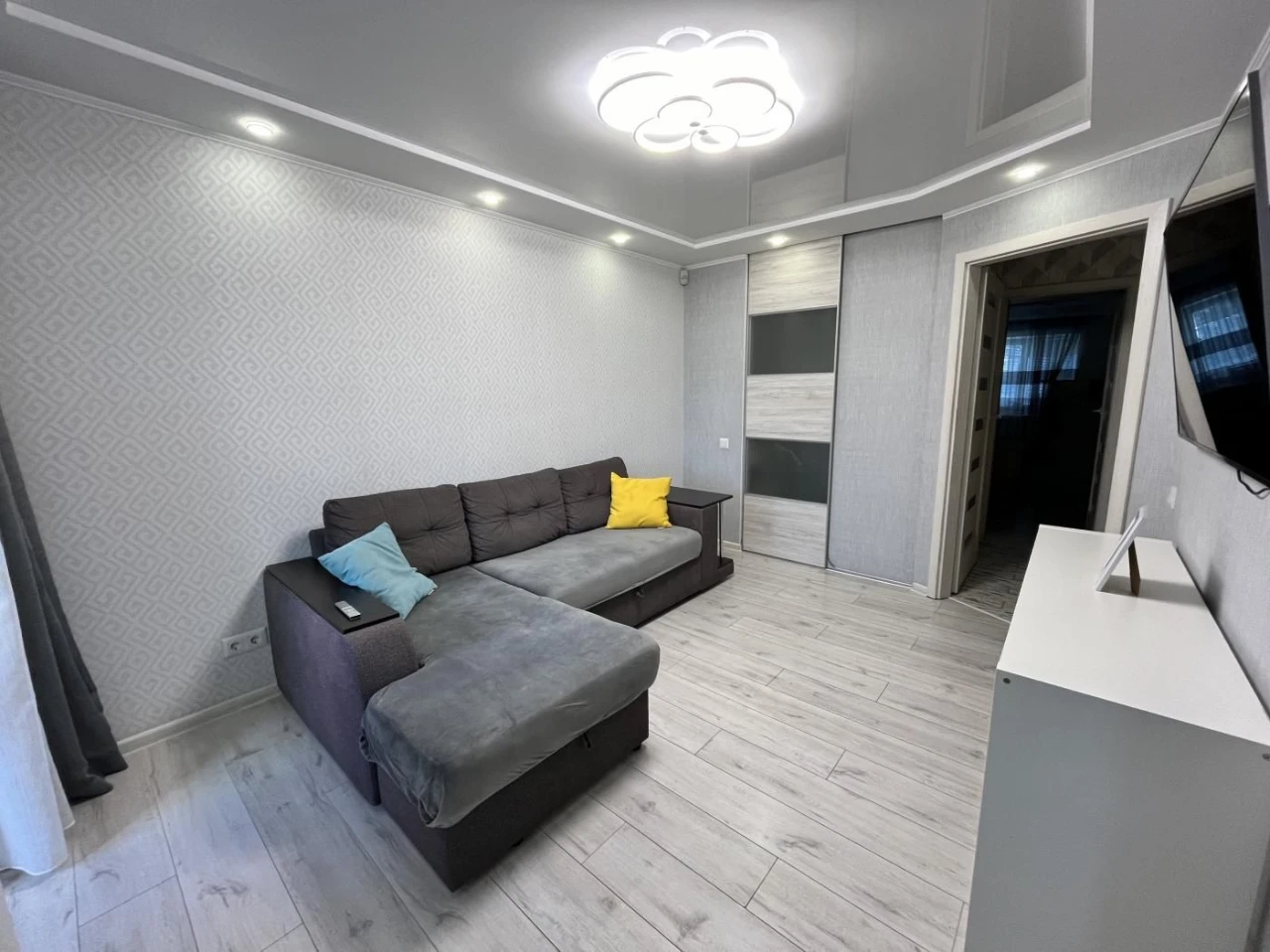 Two-Bedroom Apartment for Sale in Dniprovsky District