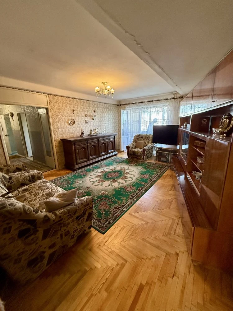 Продажа 3-комнатной квартиры в центре района Хортицкого