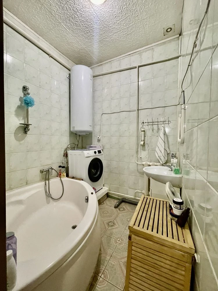 Продам 4-кімнатну квартиру в центрі