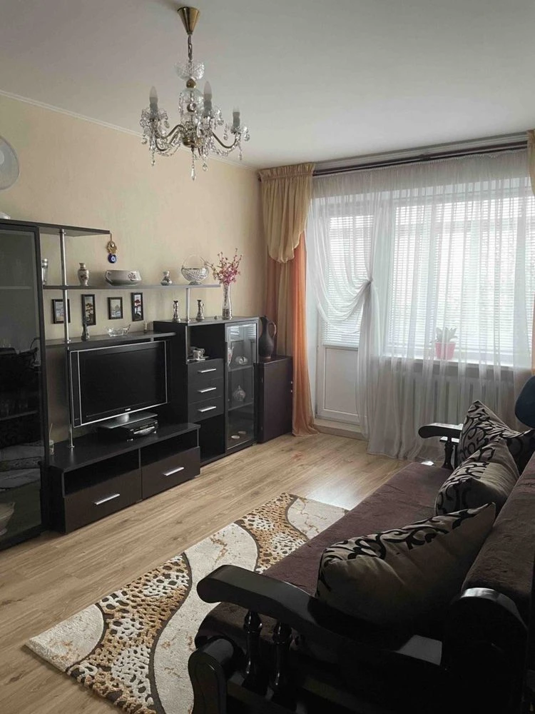 One-room apartment for sale, Евгений Коновальця Street