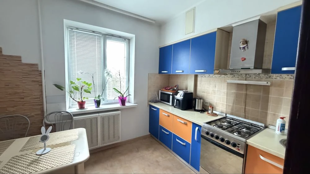 One-room apartment for sale, Евгений Коновальця Street