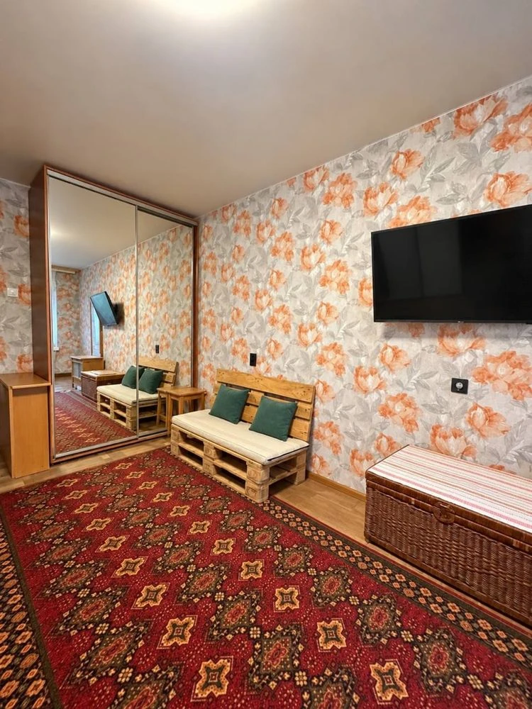 Spacious and cozy 4-bedroom apartment (!)