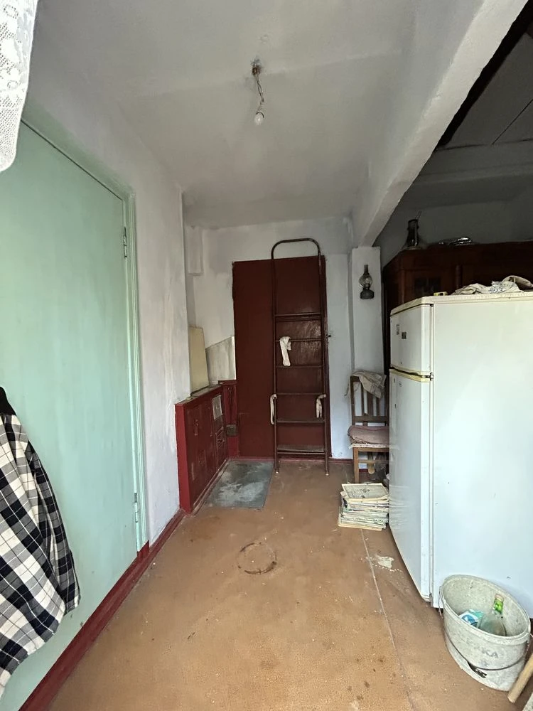 Продається будинок-дача + 2 гаражі