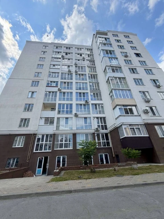 Продаж просторої та теплої 1-кімнатної квартири в Масанах