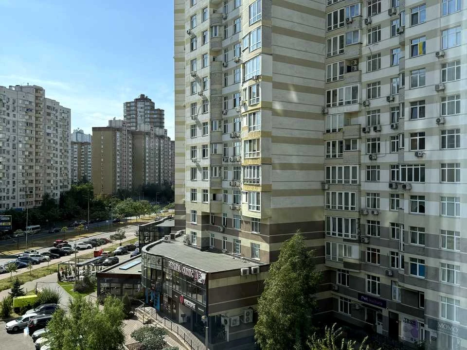 Apartment. Petro Grigorienko Street
