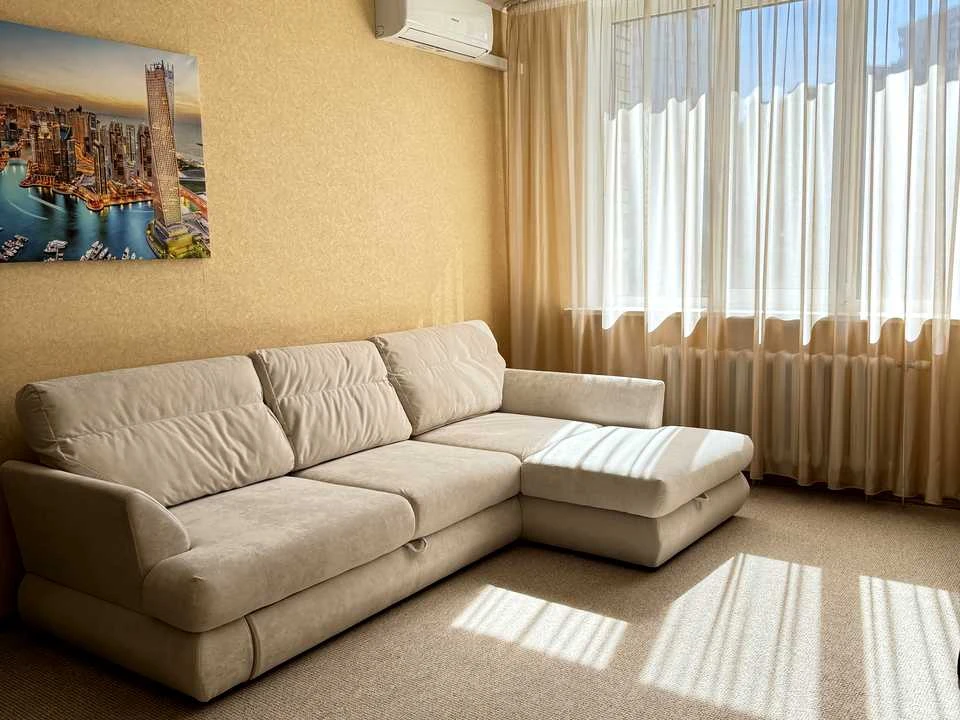 Apartment. Petro Grigorienko Street