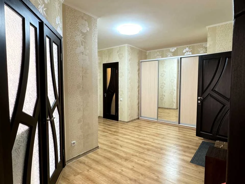 Apartment. Petro Grigorienko Street