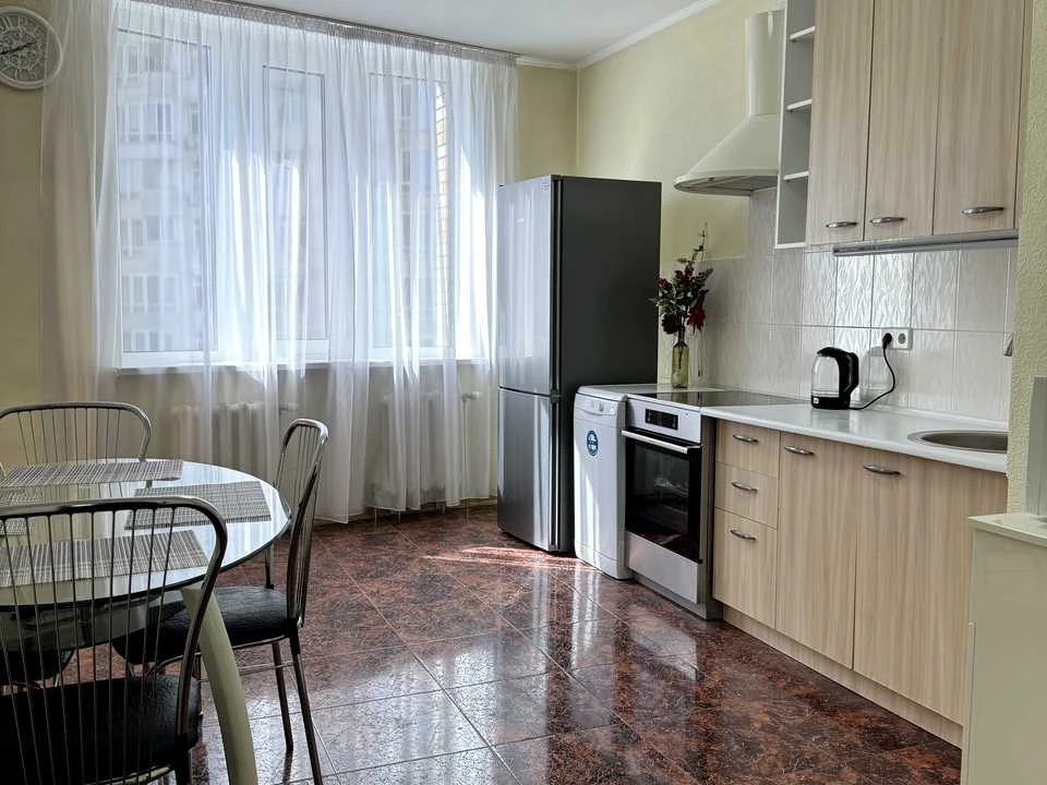 Apartment. Petro Grigorienko Street