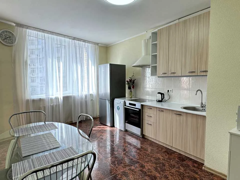 Apartment. Petro Grigorienko Street