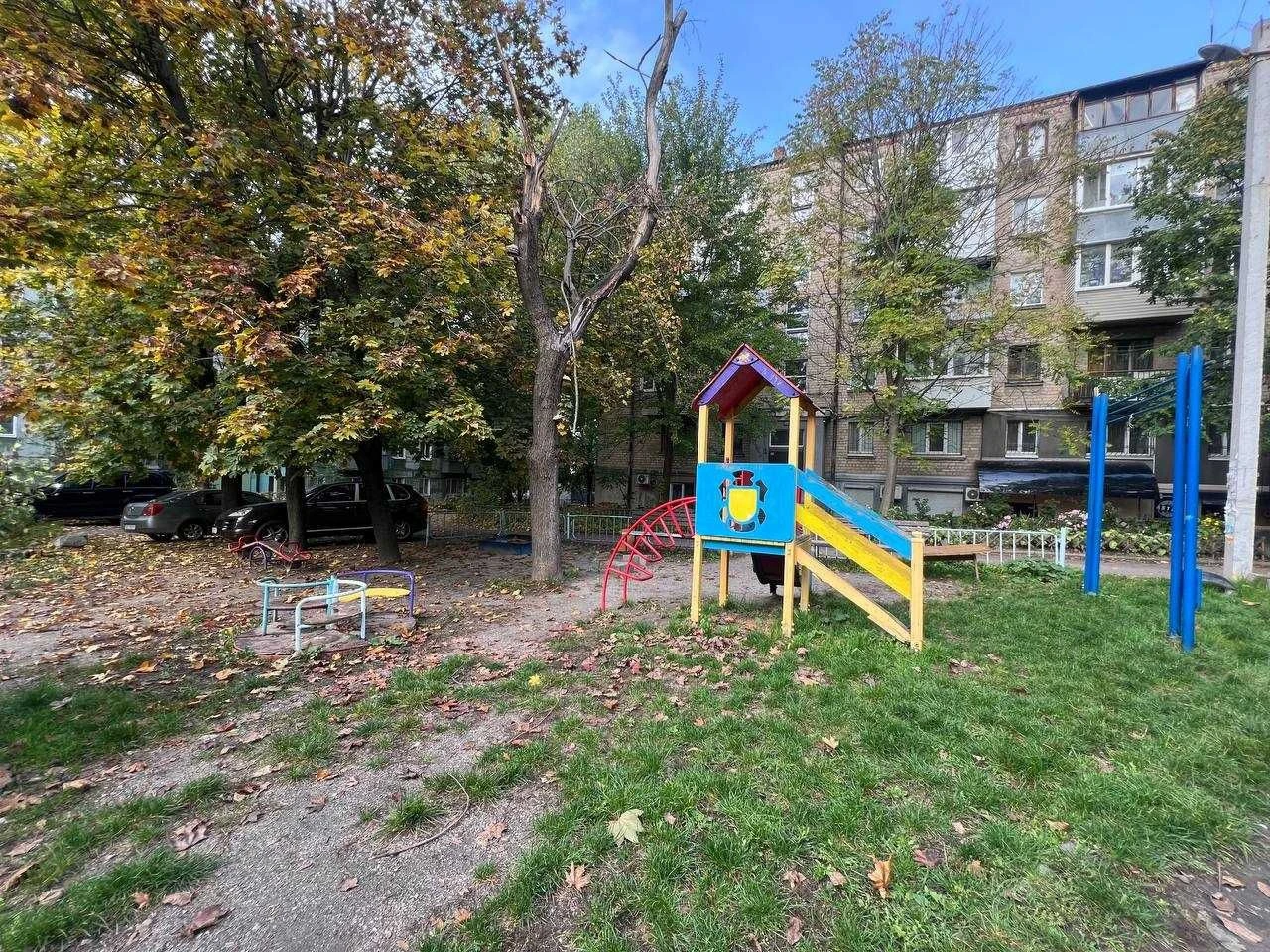 For sale 2-bedroom apartment, Polya Avenue, Slavutich Shopping Mall