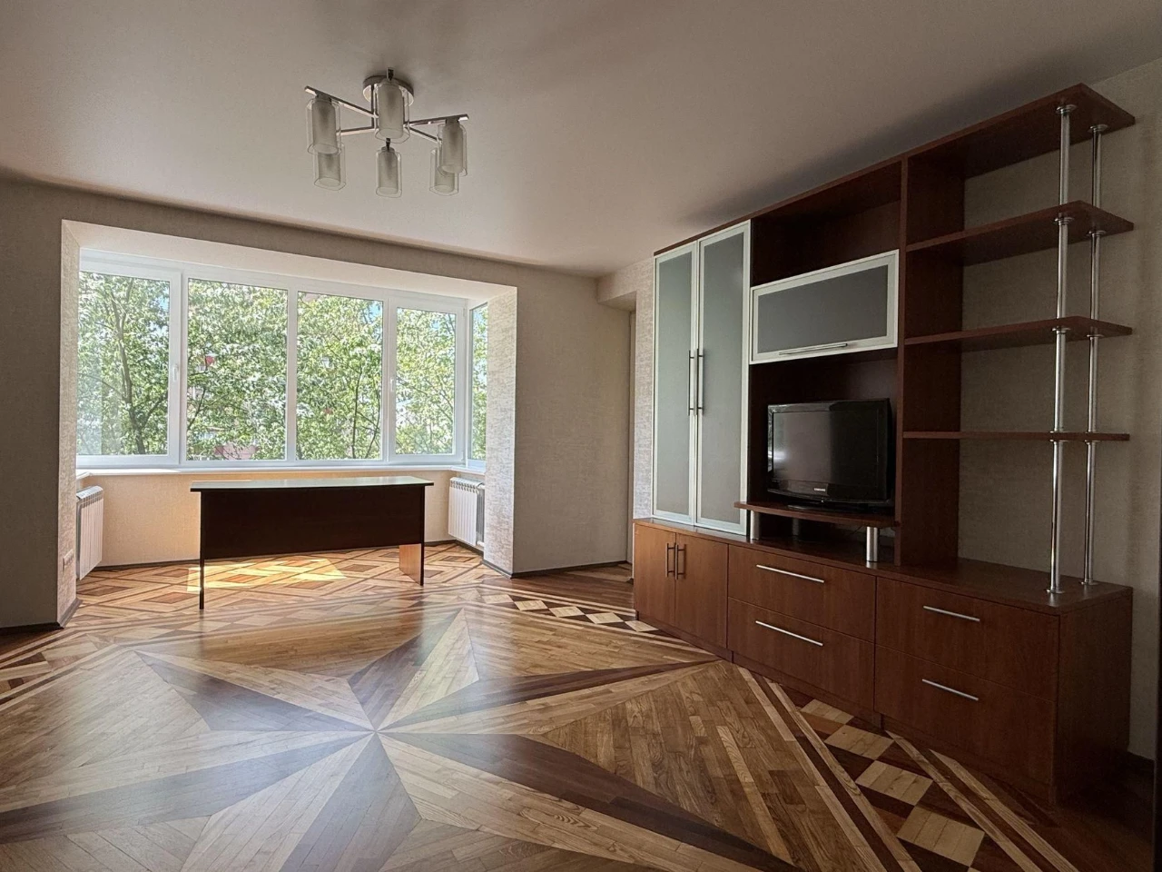 Продаж 2-кімнатній квартири в центрі Броварів.