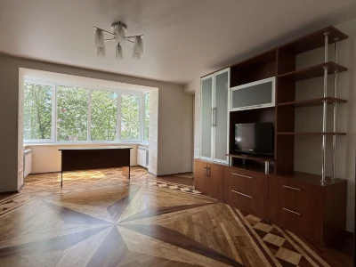 Продаж 2-кімнатній квартири в центрі Броварів.