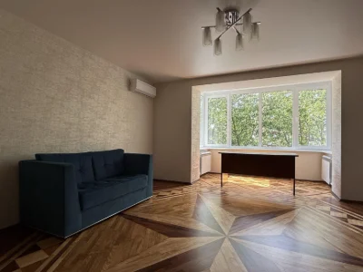 Продаж 2-кімнатній квартири в центрі Броварів.