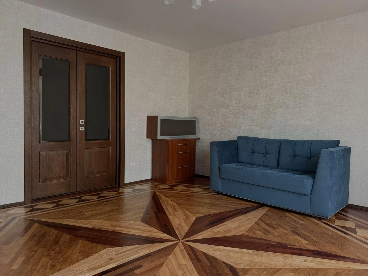 Продаж 2-кімнатній квартири в центрі Броварів.