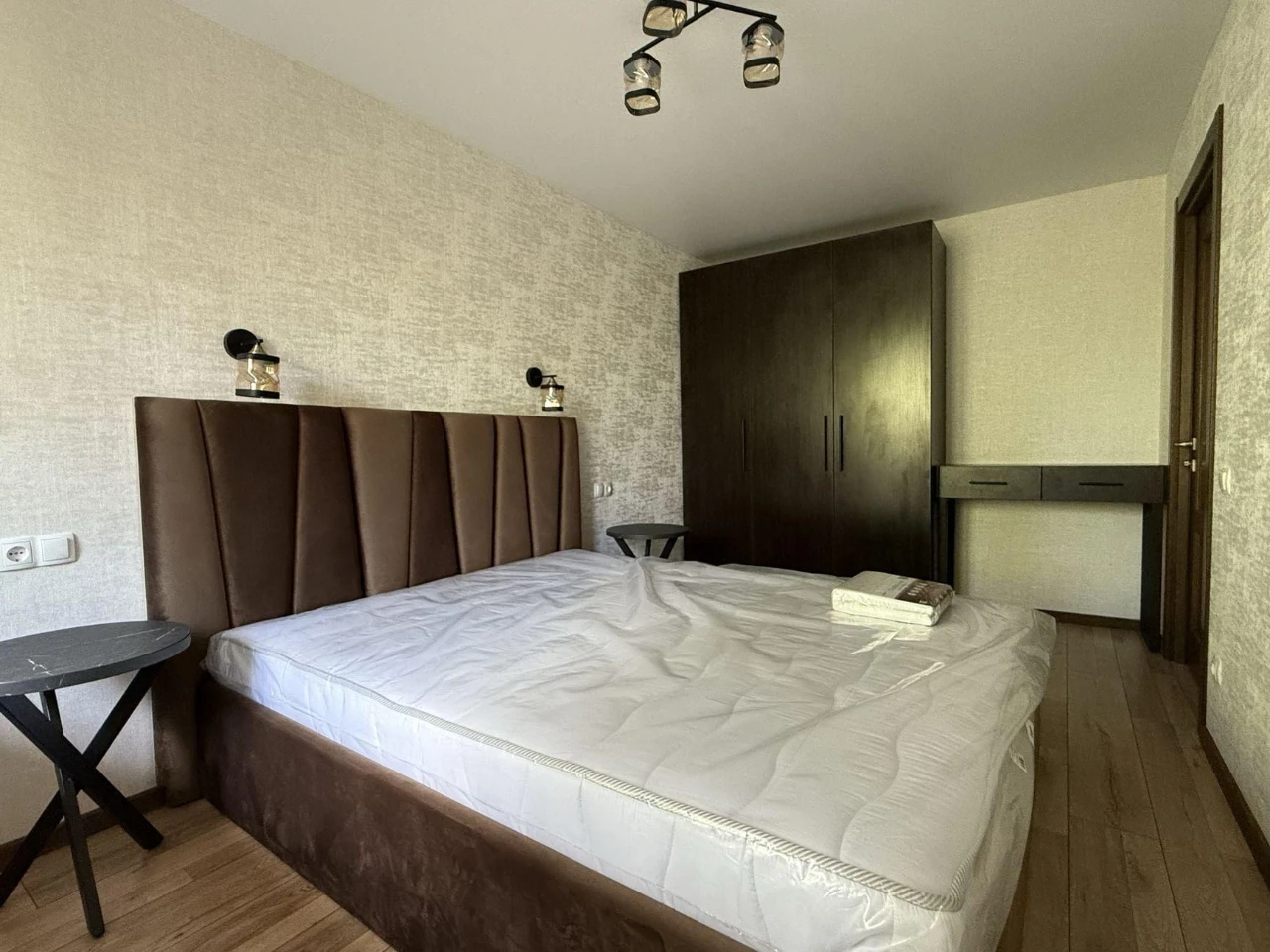 Продаж 2-кімнатній квартири в центрі Броварів.