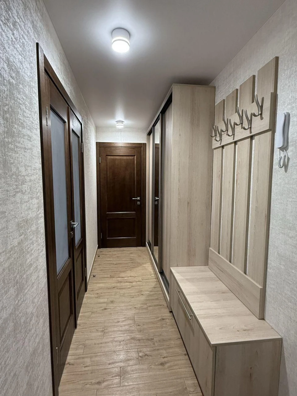 Продаж 2-кімнатній квартири в центрі Броварів.