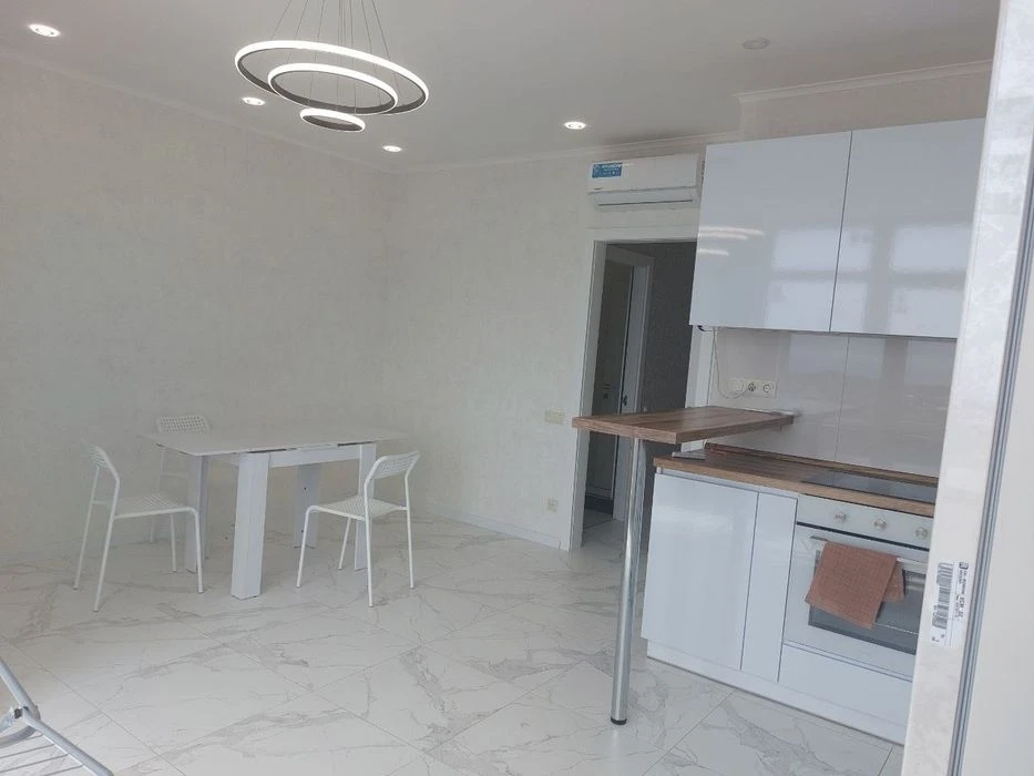 Продам 2-х комнатную квартиру с ремонтом на Сахарова. Вид на