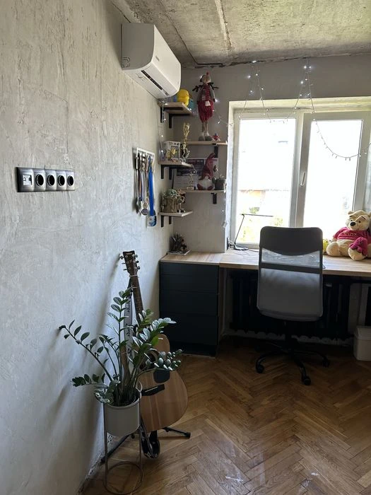 For sale 2-room apartment / metro station Zahisnykov - Sportivna