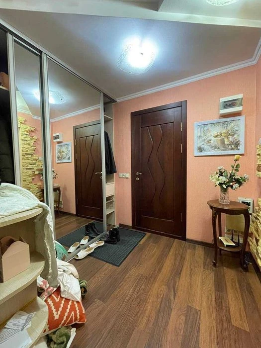 Продам просторную 3к квартиру с мебелью и техникой ж/м Топол
