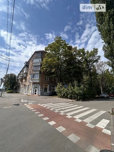Продаж 2к квартири 67.4 кв. м на просп. Любомира Гузара 38А
