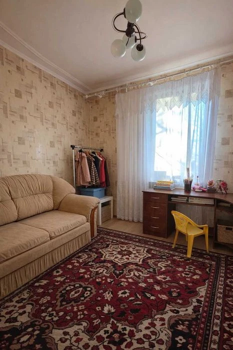 3-room apartment for sale, metro station Universitet, Voucher! Cert