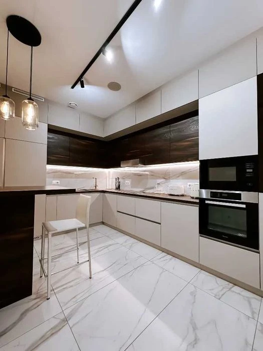I will sell a 3-room apartment 127m2 in the Kirovsky residential complex, a good deal for $1,300.