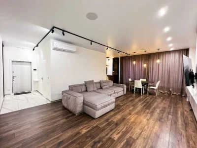 I will sell a 3-room apartment 127m2 in the Kirovsky residential complex, a good deal for $1,300.