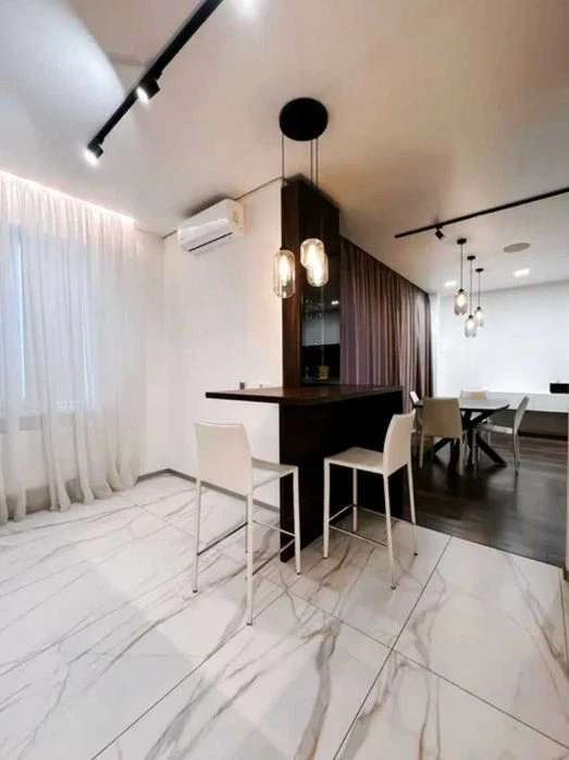 I will sell a 3-room apartment 127m2 in the Kirovsky residential complex, a good deal for $1,300.