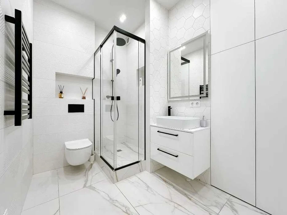 I will sell a 3-room apartment 127m2 in the Kirovsky residential complex, a good deal for $1,300.