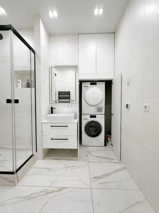 I will sell a 3-room apartment 127m2 in the Kirovsky residential complex, a good deal for $1,300.