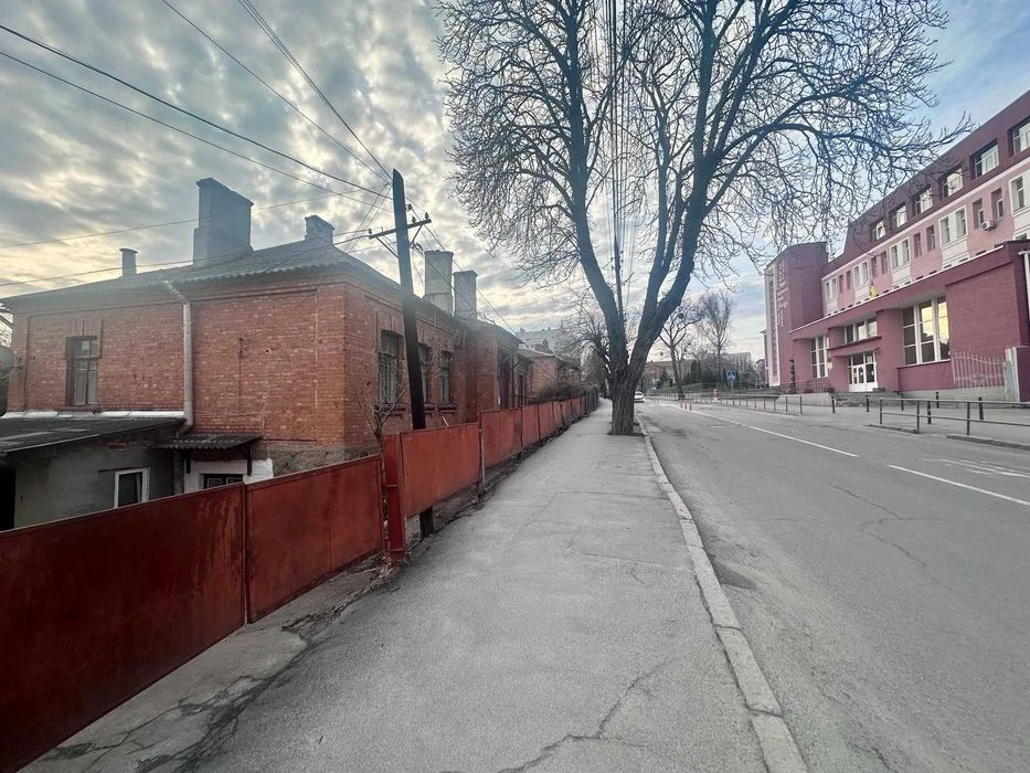 Продається ділянка в Центрі на вул. Малиновського!
