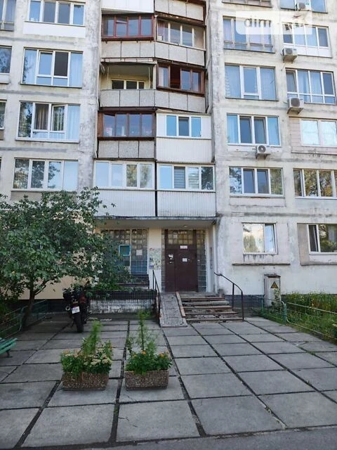 3k on Enzuziastiv St. 13, Rusanivka, Livoberezhna