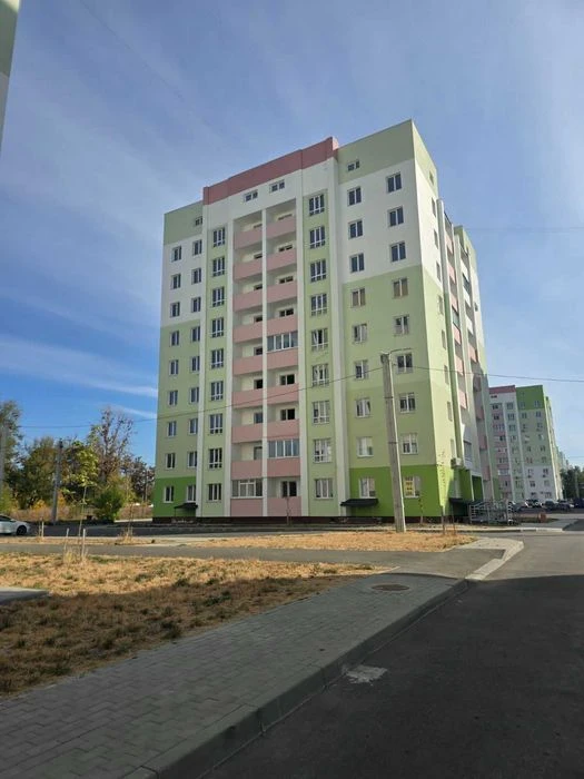 Selling a one-room apartment (42.5 sq. m.) in the Mira 3 residential complex. GS documents.