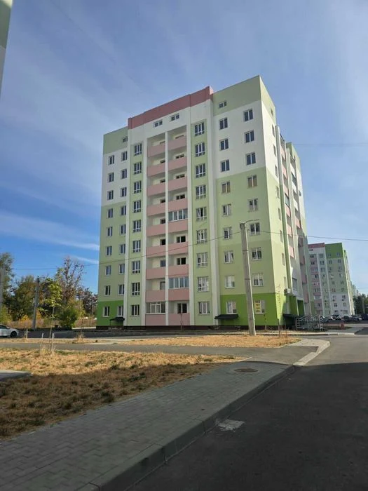 Selling a one-room apartment (42.5 sq. m.) in the Mira 3 residential complex. GS documents.