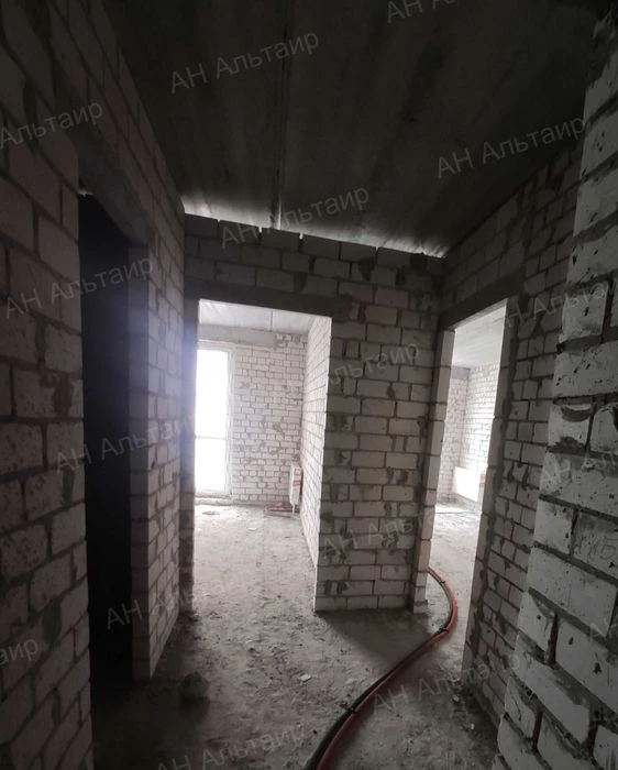 Selling a one-room apartment (42.5 sq. m.) in the Mira 3 residential complex. GS documents.