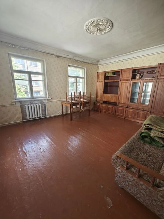 A part of a house on the right bank is for sale