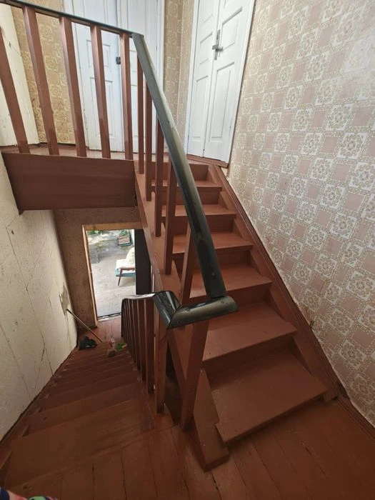 A part of a house on the right bank is for sale