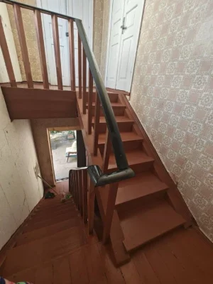 A part of a house on the right bank is for sale