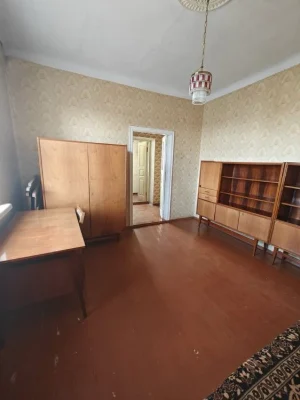 A part of a house on the right bank is for sale