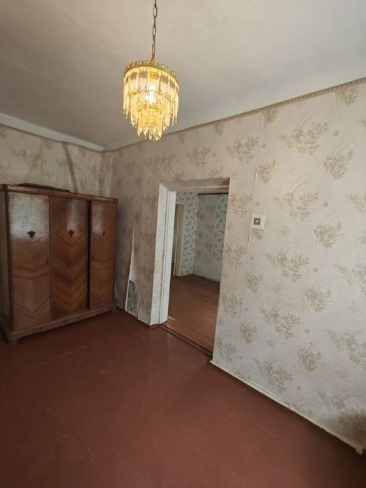 A part of a house on the right bank is for sale