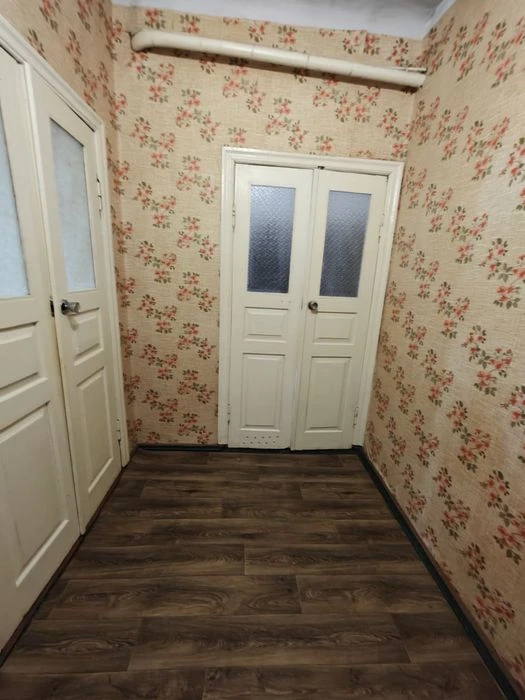 A part of a house on the right bank is for sale