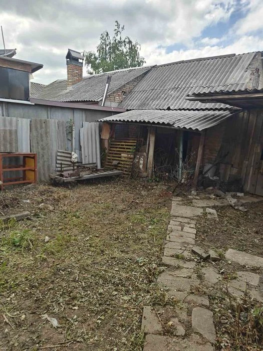 A part of a house on the right bank is for sale