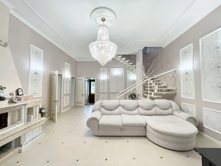 House for sale in Sauvignon-4, 300m², 10 acres