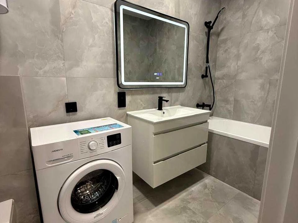 Apartment. Kharkiv, Heroiv Kharkova Ave. (Moskovskiy)